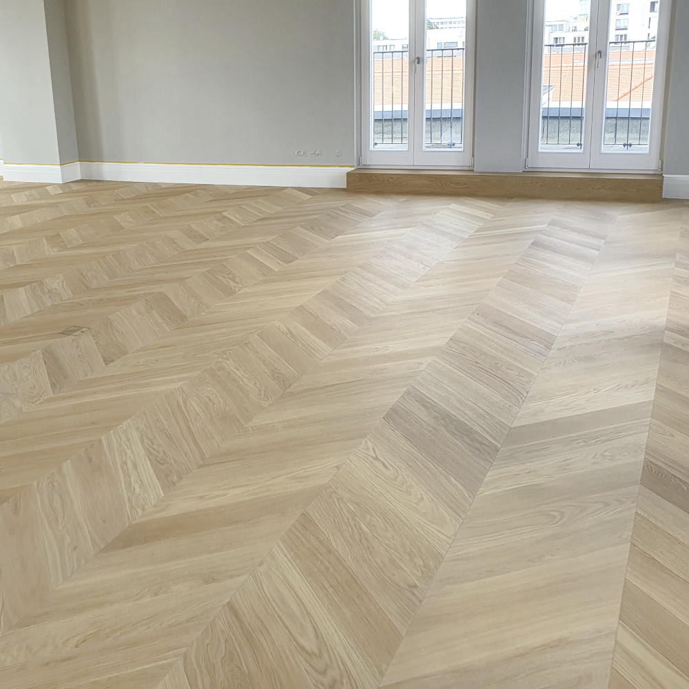 Französisches Fischgrät 45° Eiche Clear White Select/Premium Helles Französisches Fischgrät in astfreier Sortierung