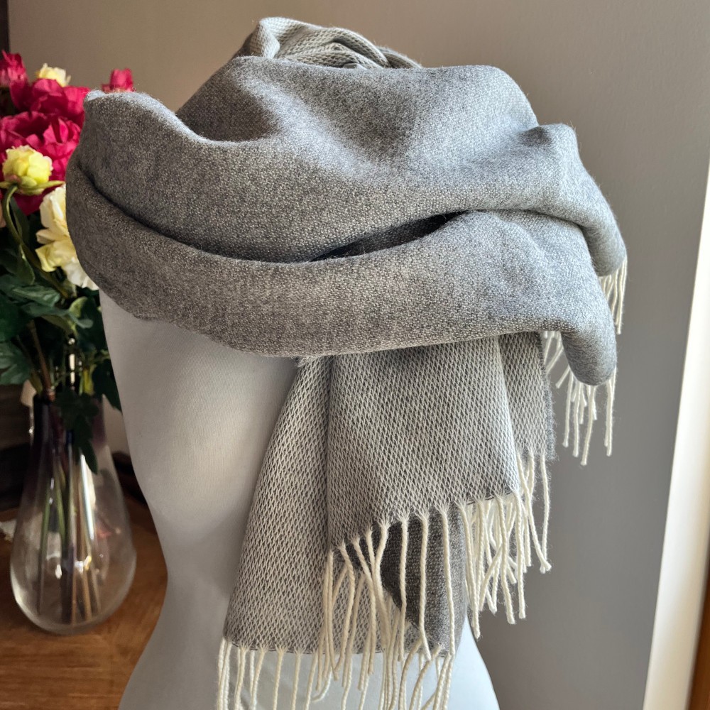 XXL Schal Grey Reversible Großer Schal, grau, Stola, Schultertuch, Dirndltuch, Merinowolle