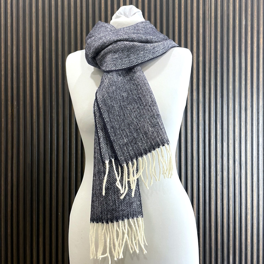 Dunkelblauer Wollschal, Lambswool, Schafwolle, Herringbone