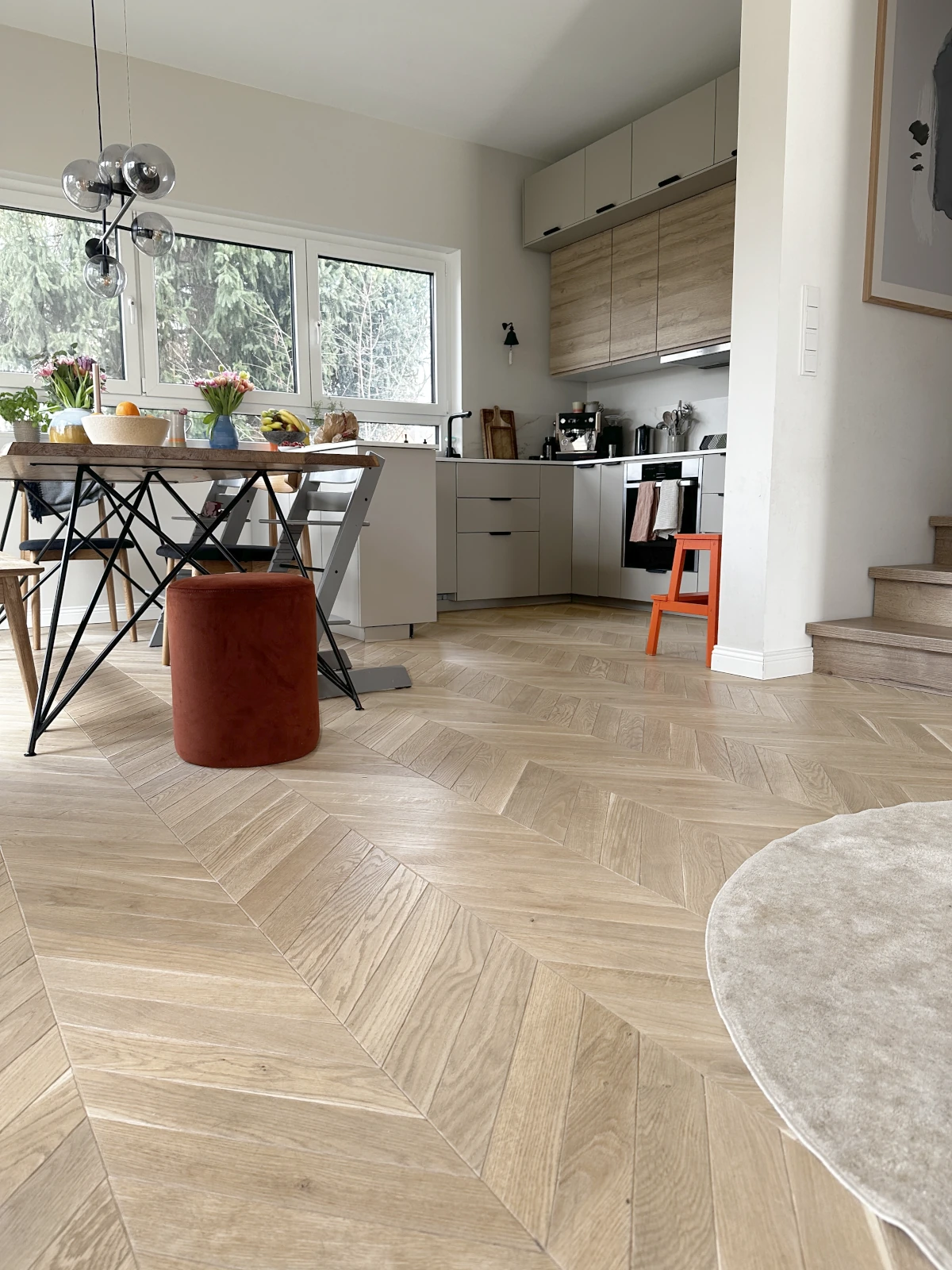 Französisches Fischgrät-Parkett Eiche Antik Creamy Horse Chevron Antikparkett