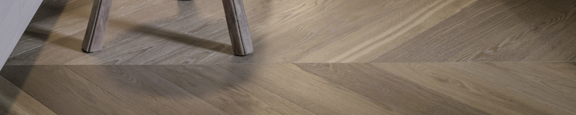 Französisches Fischgrätparkett Eiche Tonka, Superior Suite "Kornspeicher", Copyright Platzl Hotel Inselkammer KG Chevron Räuchereiche München Hotel Pfistermühle