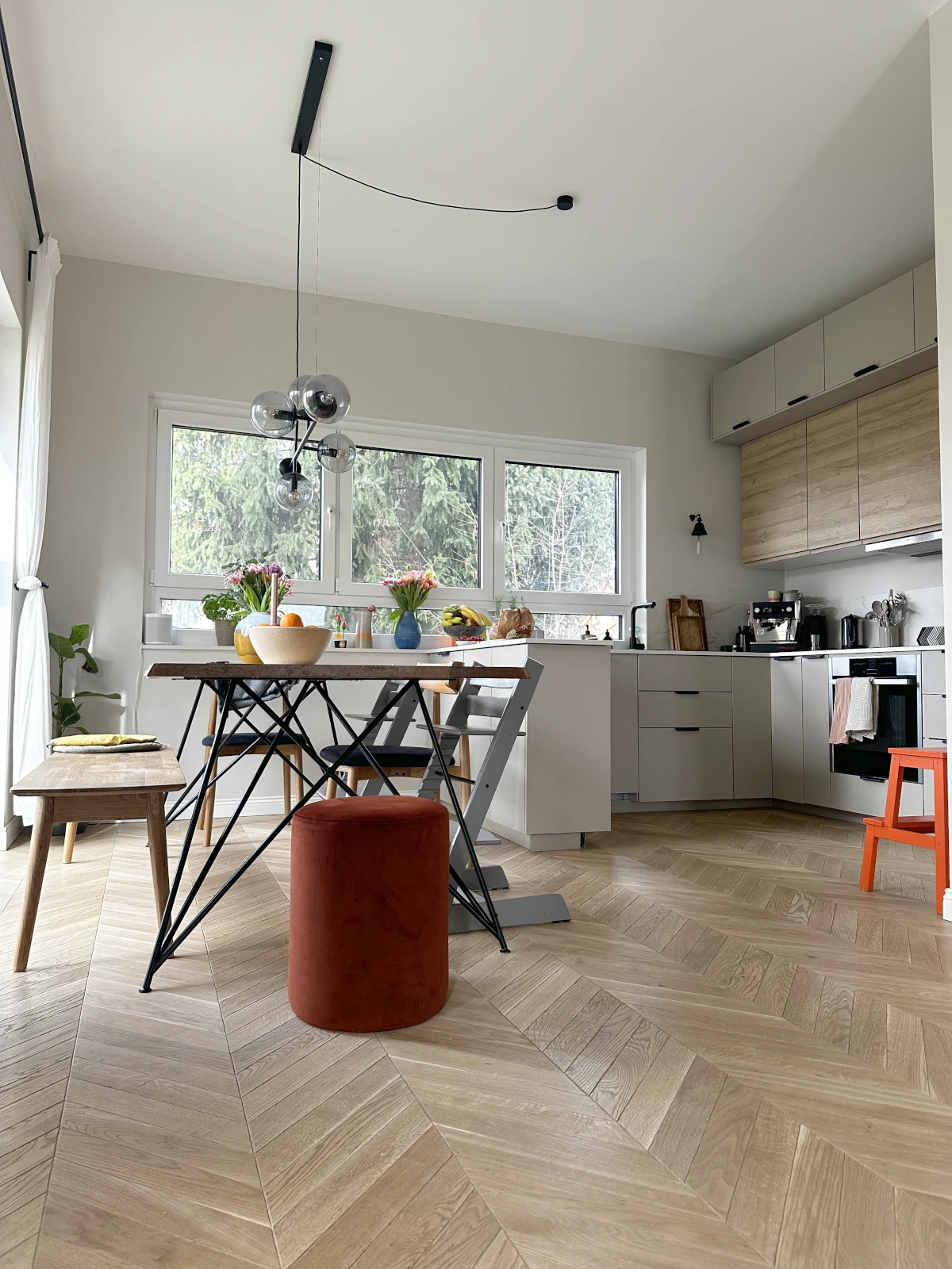 Französisches Fischgrät-Parkett Eiche Antik Creamy Horse Chevron Antikparkett