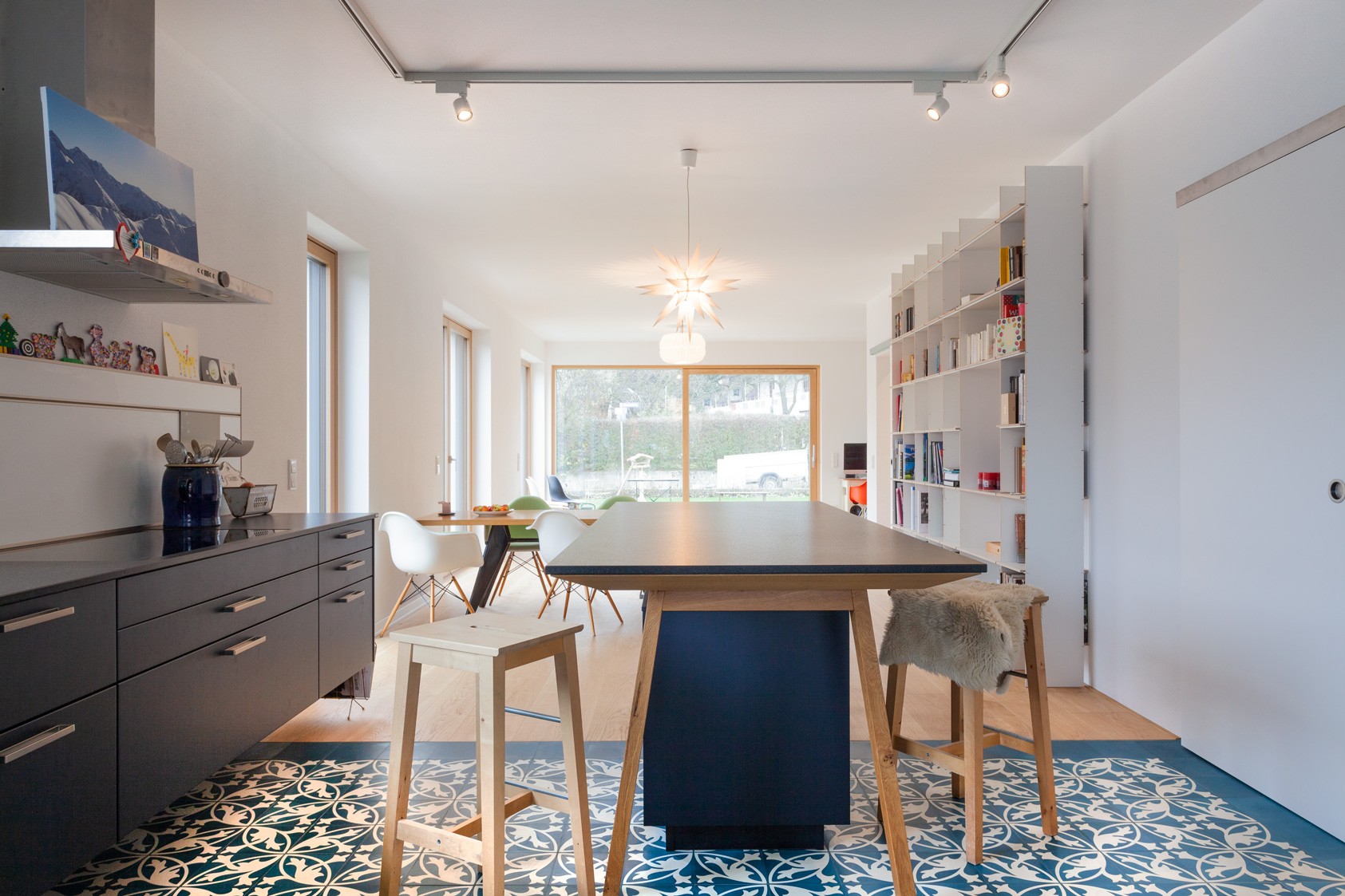 VIA Fliesen Blaue Zementfliesen Küche