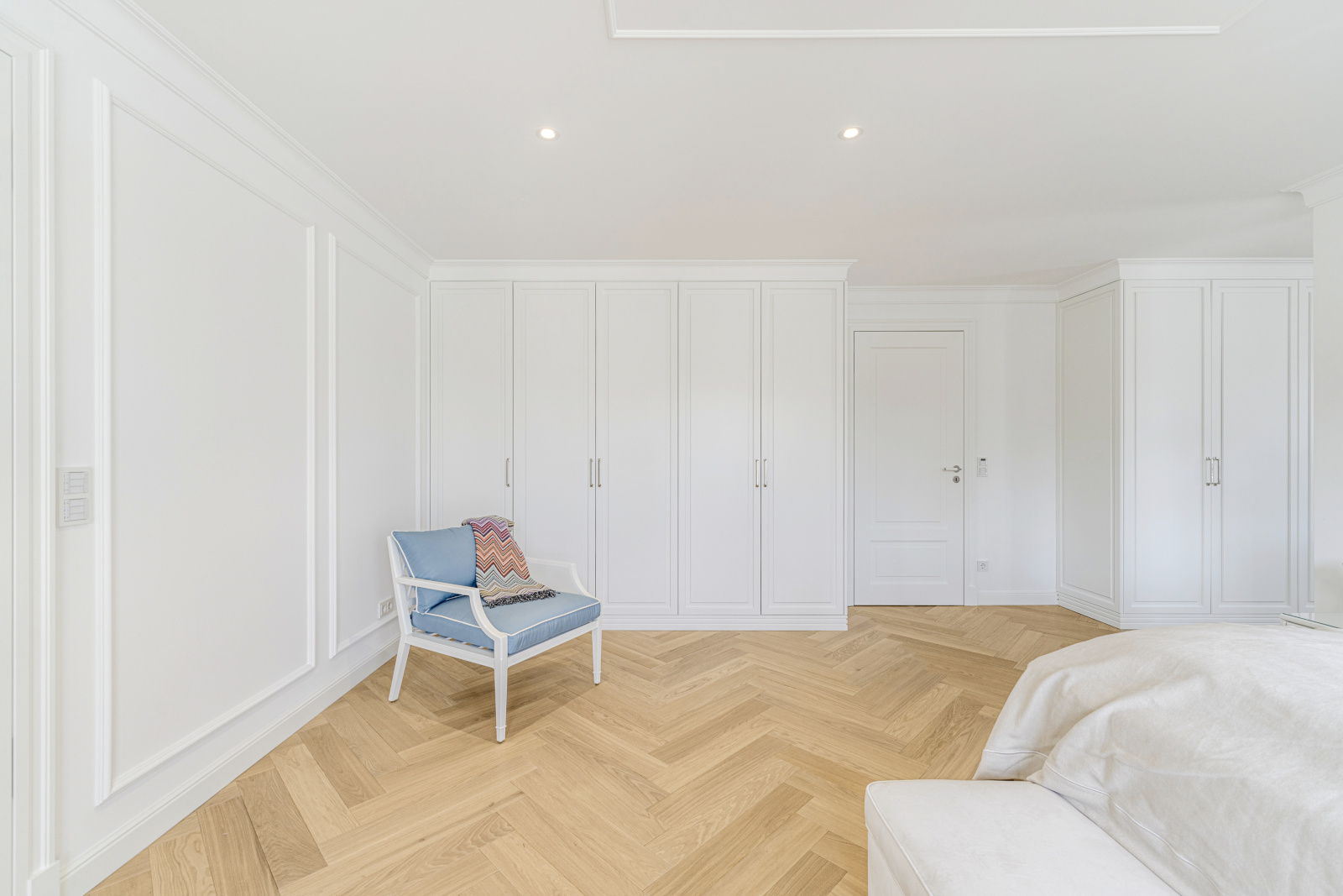 Fischgrätparkett Eiche Cotton, Foto by CABINET Schranksysteme Helles Eichenparkett, Nadine Weckerle, Herringbone, Schlafzimmer