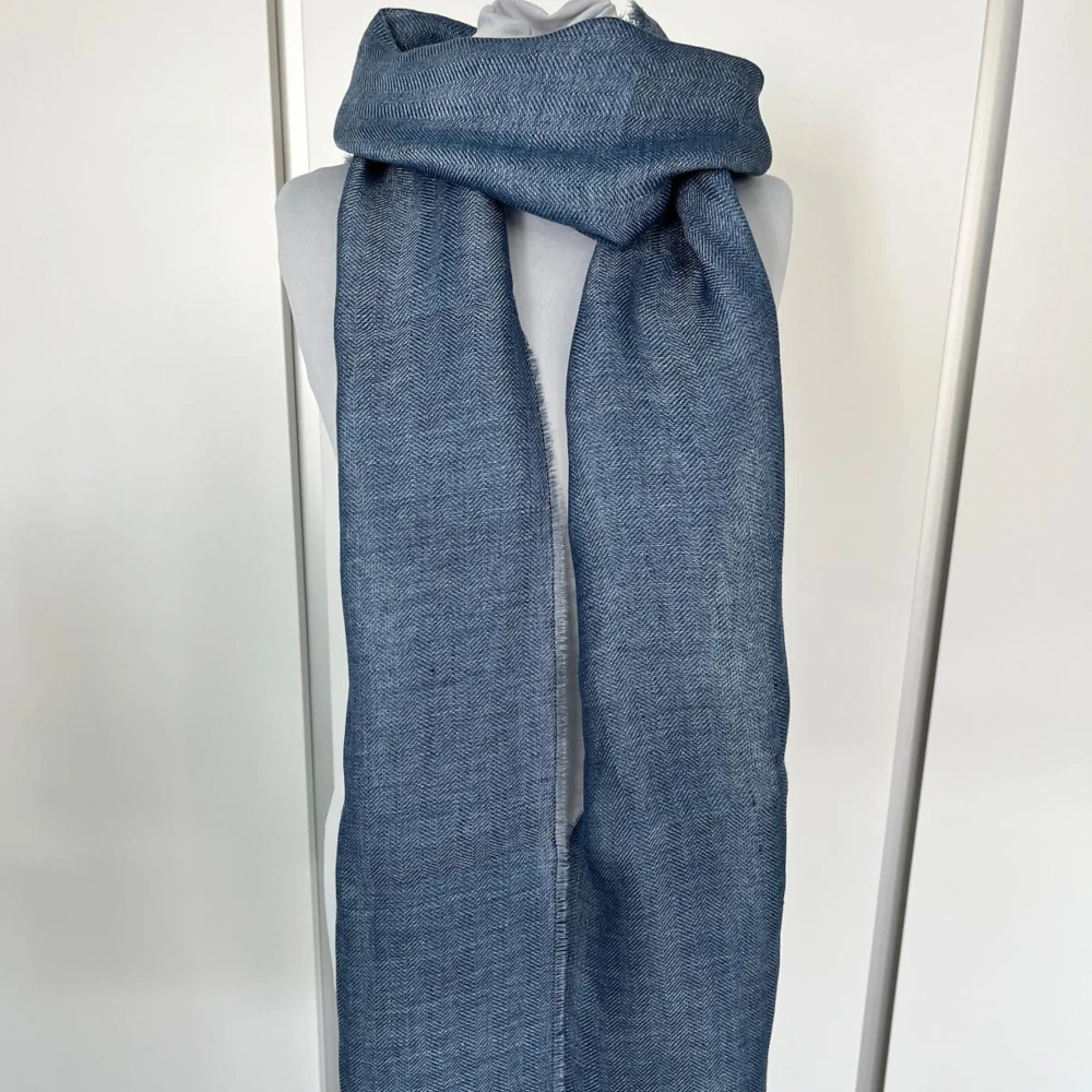 Blauer Leinenschal aus Irland