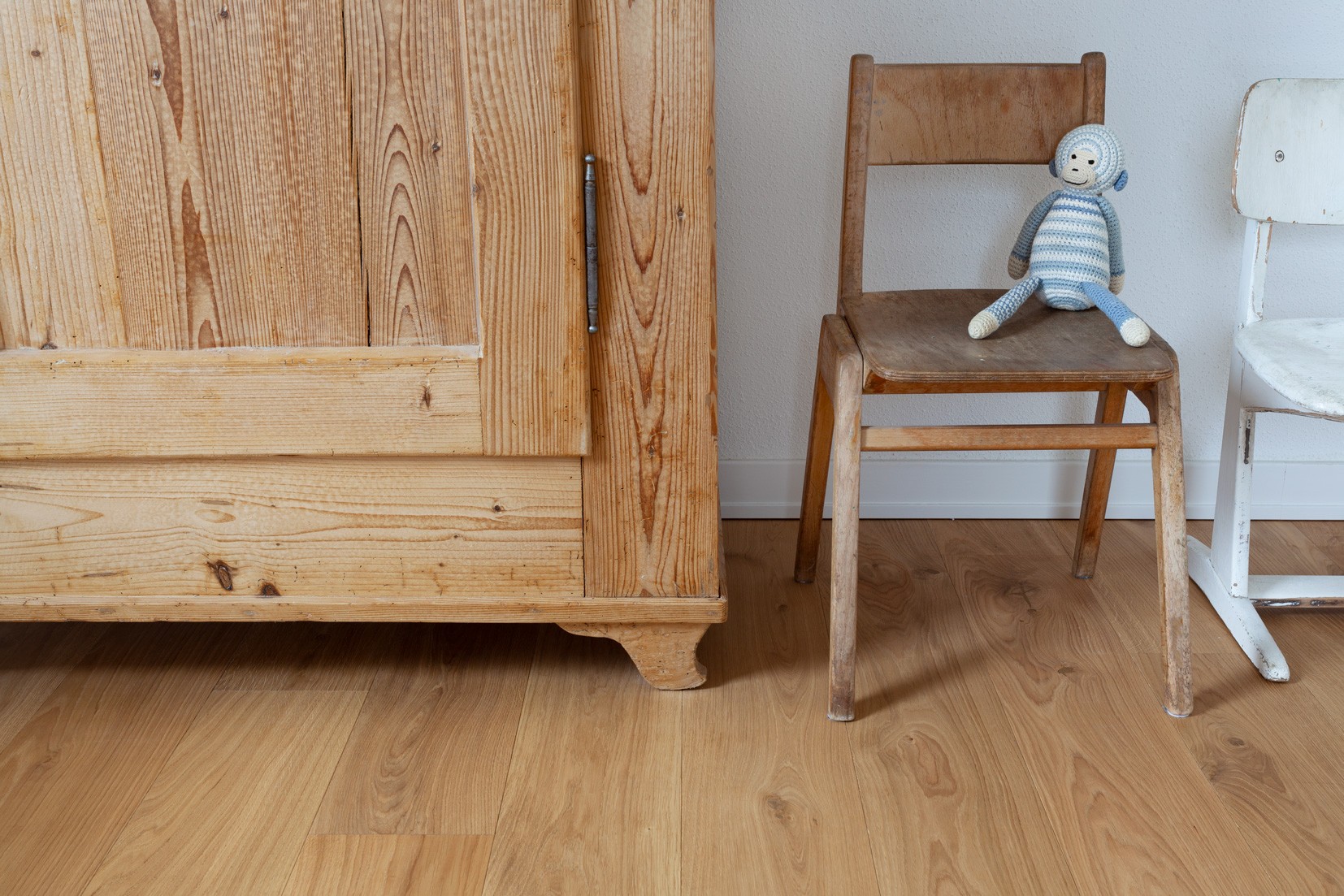 Eichendiele Clear Hartwachs Eichendielen hell Schrank Stuhl