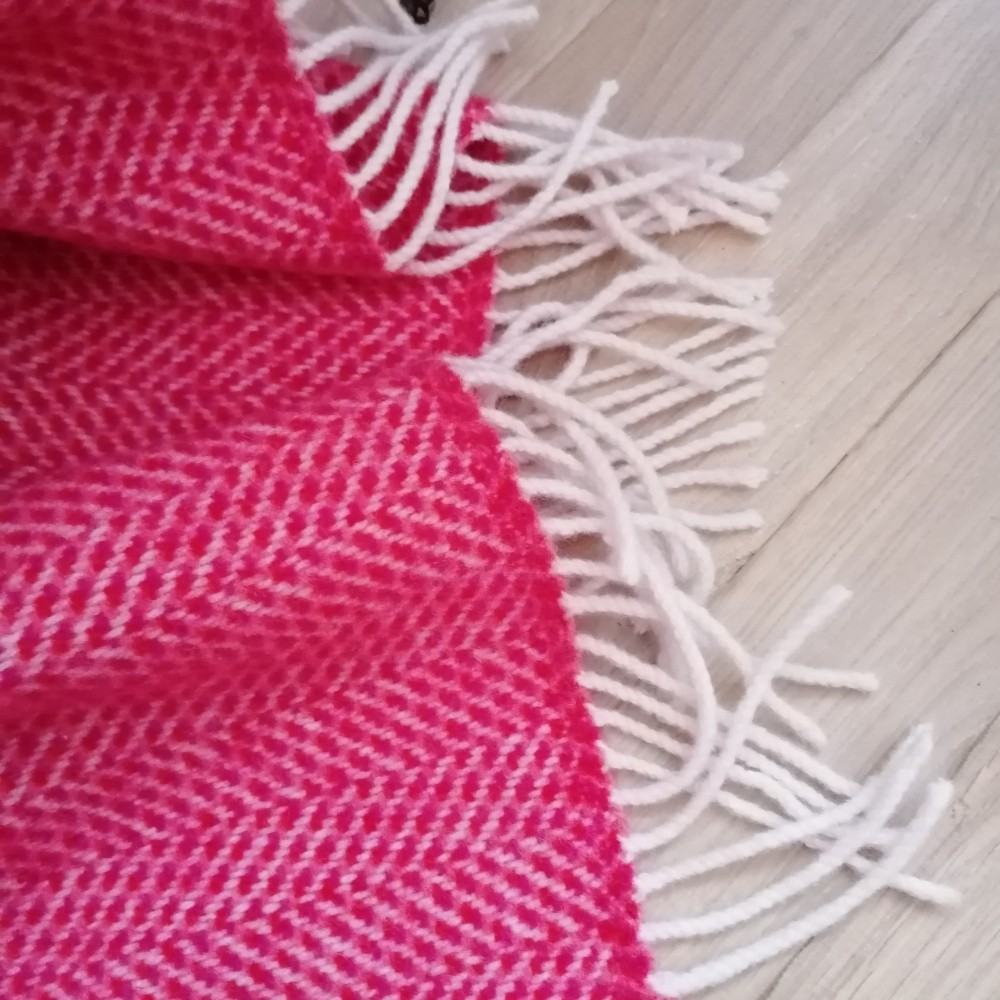 Weiche Wolldecke Merino mit Cashmere, Strawberry Cake Irisches Plaid, warme Winterdecke