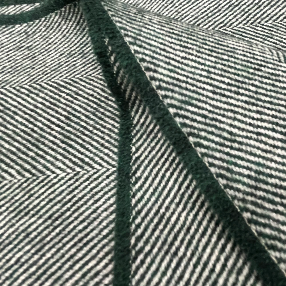 Plaid Cosy Lambswool - Fir Tree Grüne Wolldecke, Fischgrätmuster, Made in Ireland