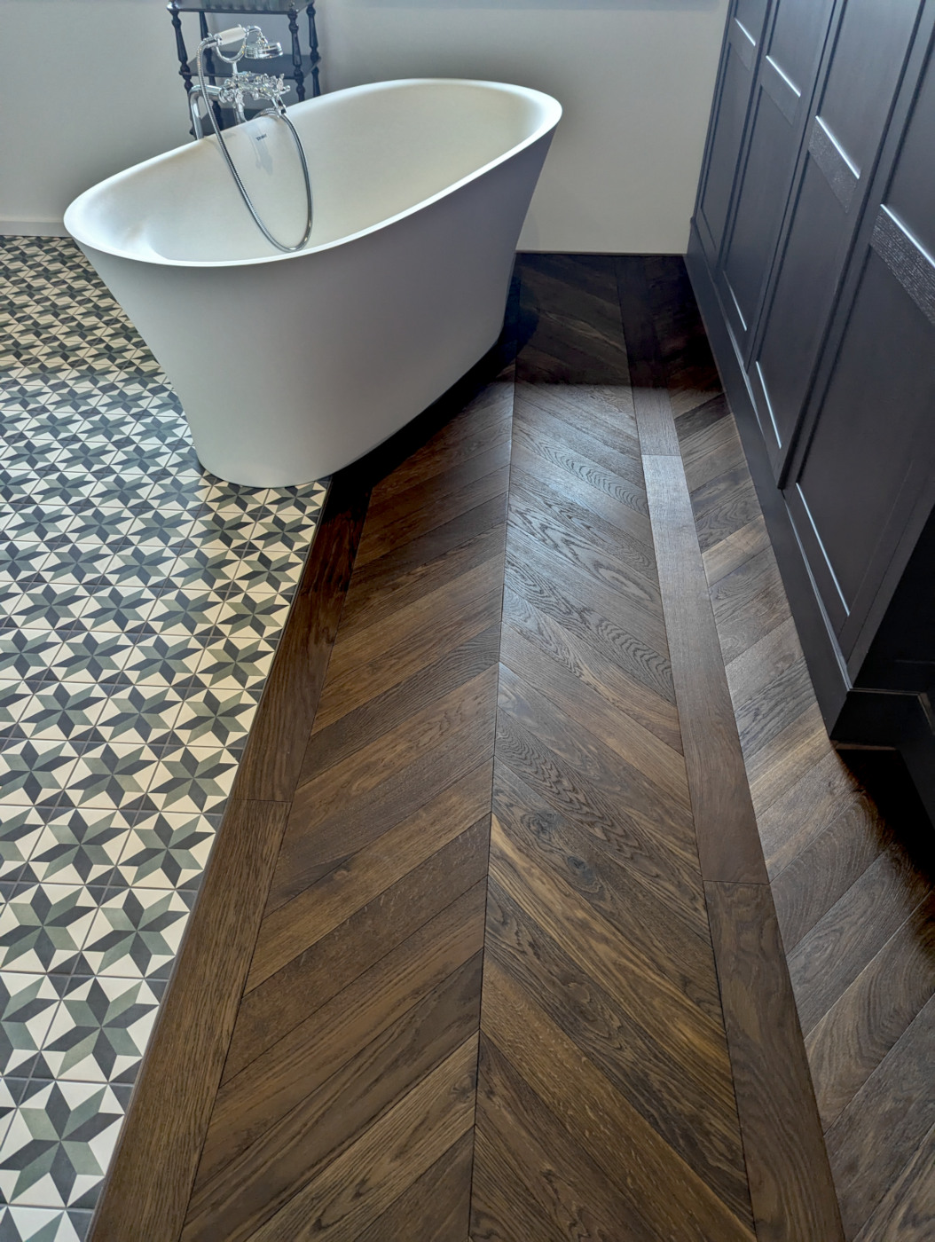 Französisches Fischgrät Eiche Toulon dark (geräuchert) Dunkles Chevron, Leiterparkett, Räuchereiche