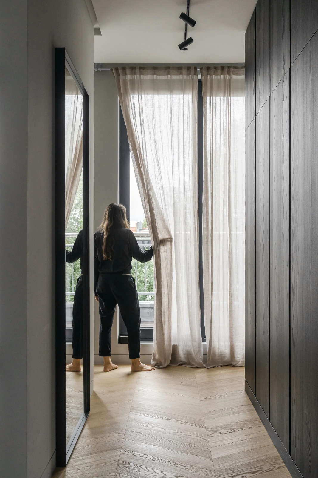 Französisches Fischgrät Clear White Sägerau Helles Chevron, Foto Giulia Maretti