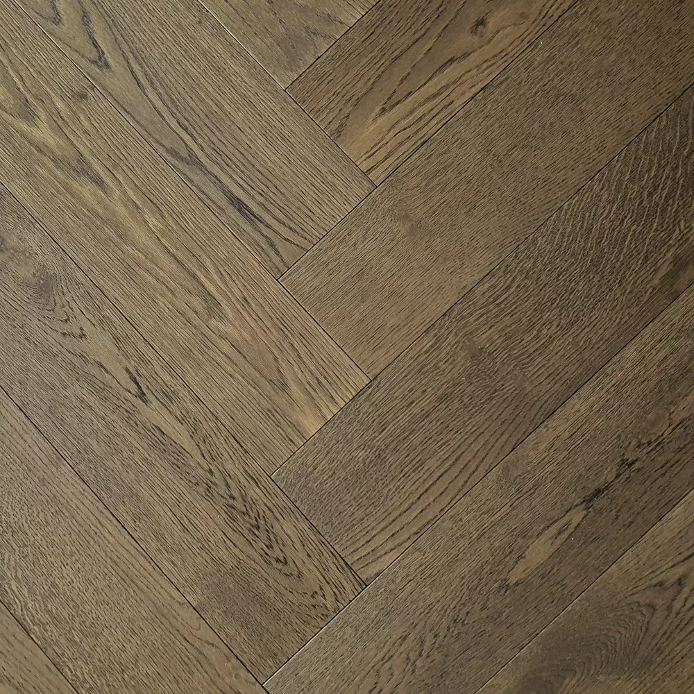 Braunes Parkett Eichenparkett Herringbone