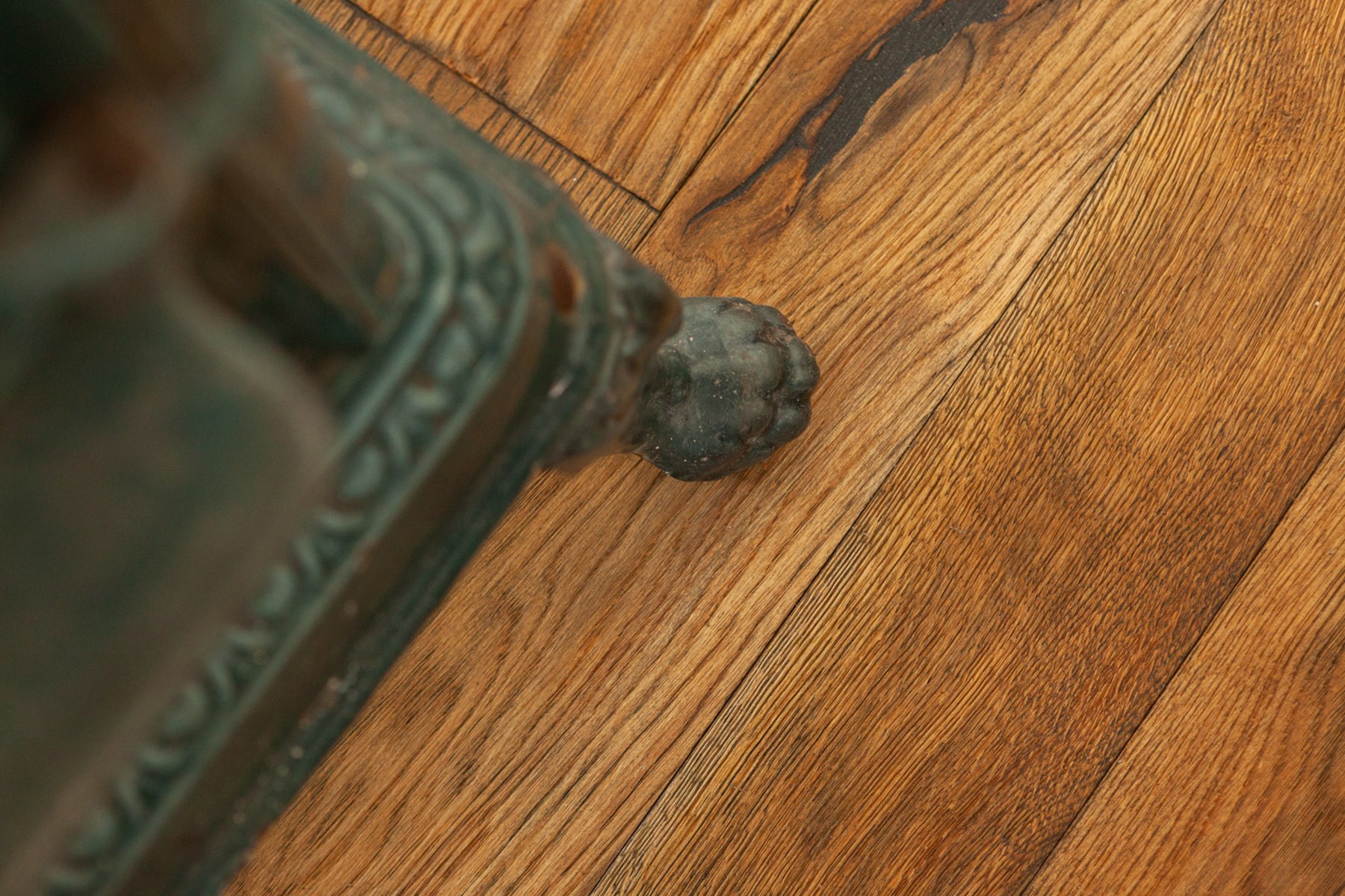 Wirtshausboden Eichendielen Avignon Massivholzdielen, Massivdielen, Handarbeit, robuste Eichendielen, Kachelofen