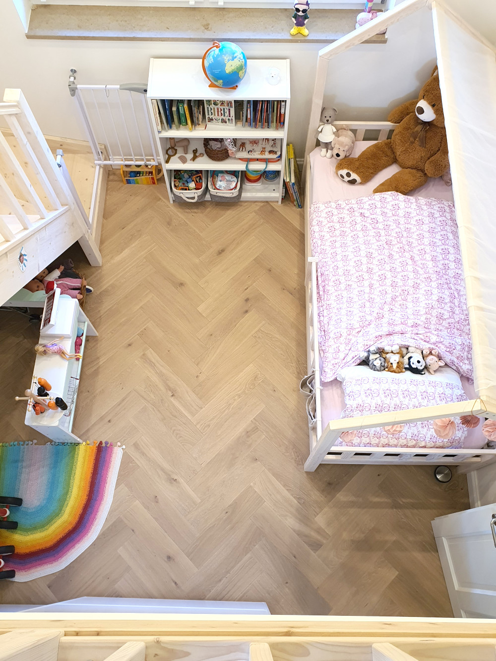 Helles Fischgrätparkett, Herringbone, Kinderzimmer