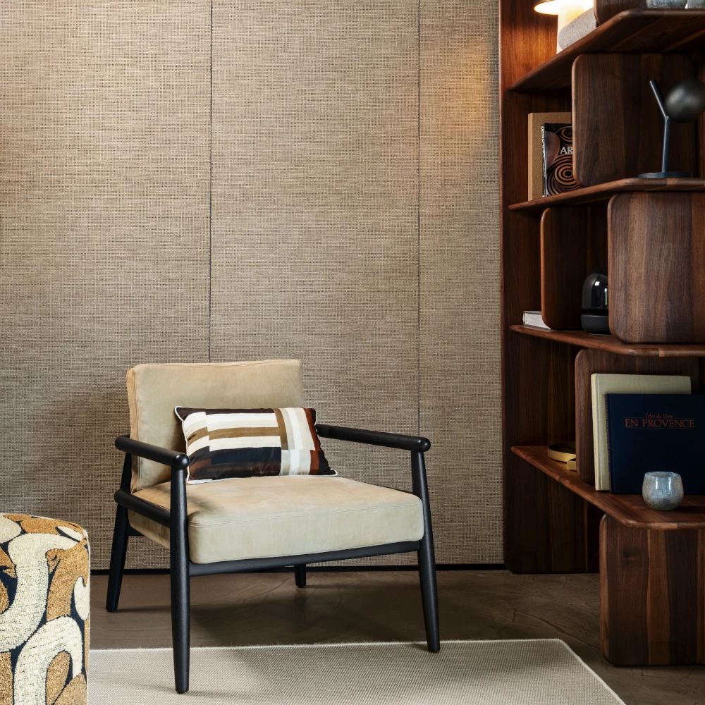 Le Raphia Tissé – Black Natural – 26744 Exklusive Wandtapete im Wohnzimmer