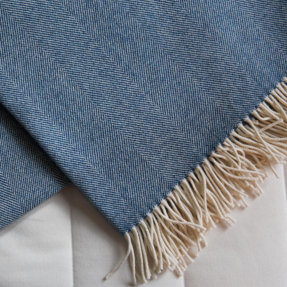 Weiches Plaid aus Schurwolle, Blue Coast grün-blaue Wolldecke Lammwolle Irland