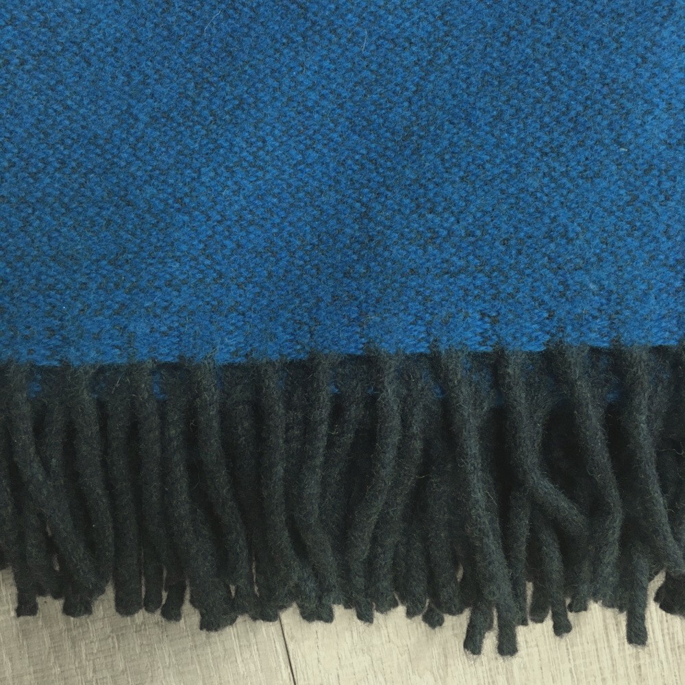 Blaue Irische Wolldecke Schurwolle zweifarbig