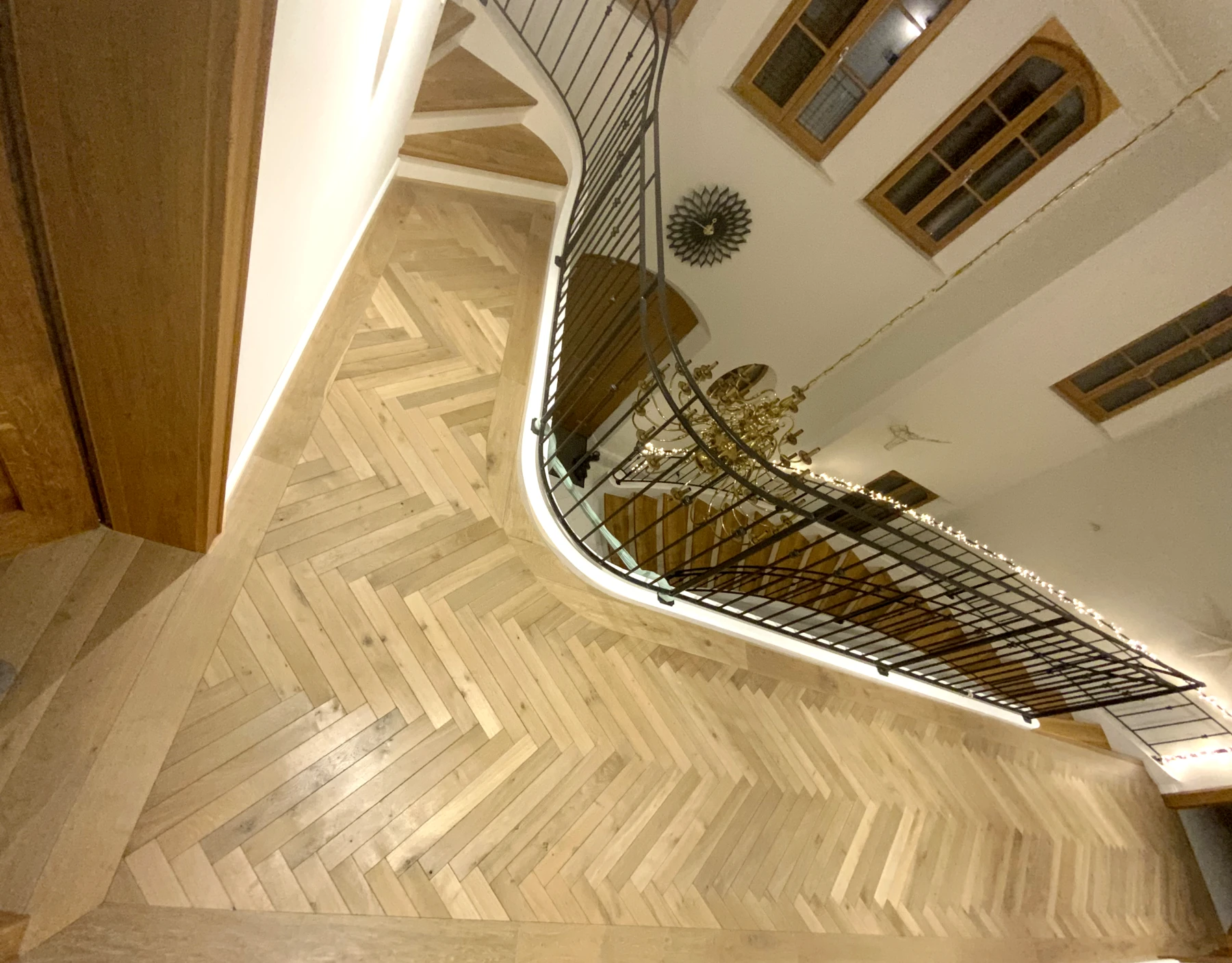 Fischgrät-Parkett Eiche Antik Sesame Helles Antikparkett, lange Fischgrätstäbe